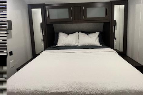 Country Charm RV; Luxe Listing