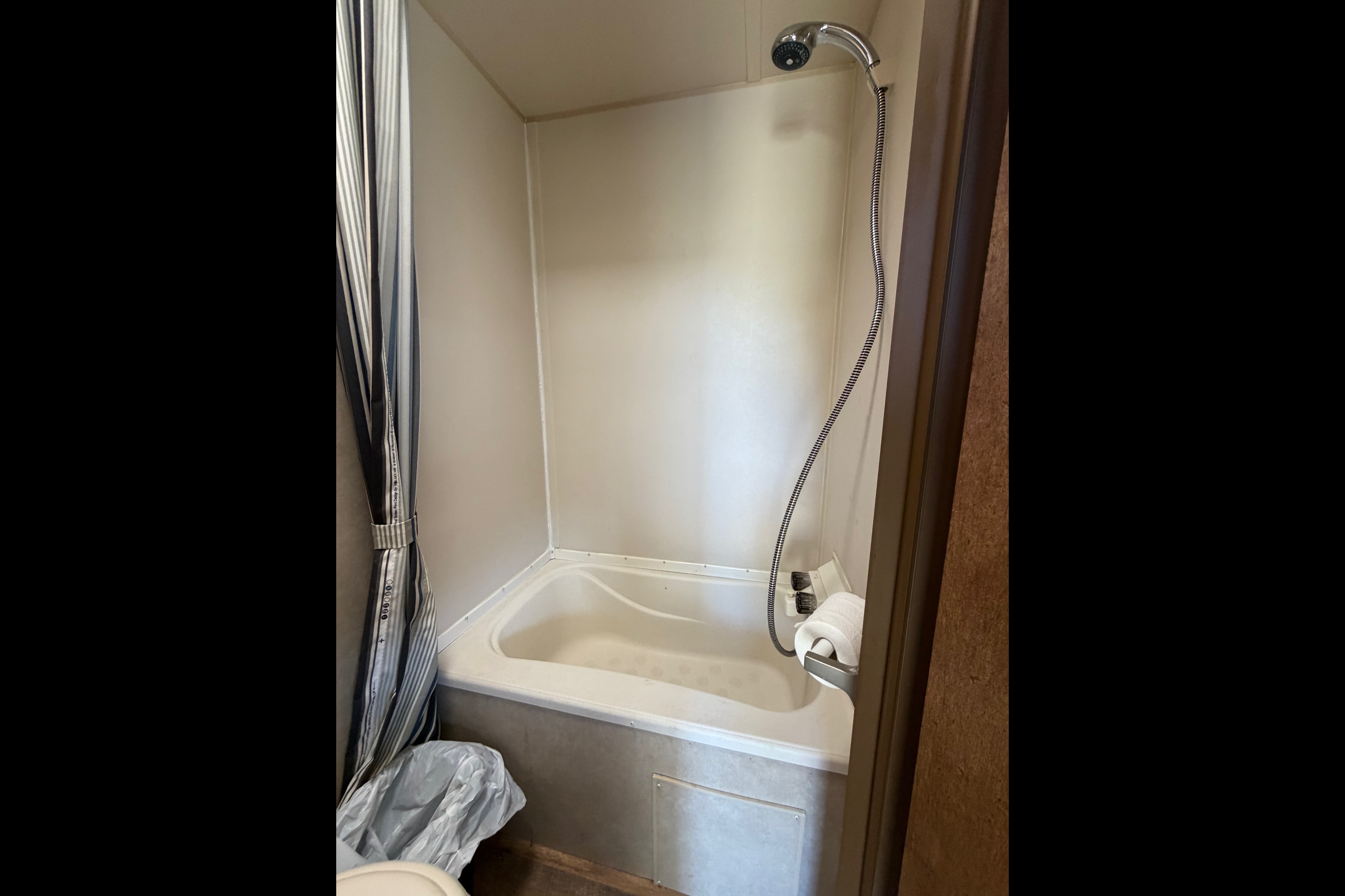 Cruise lite camper