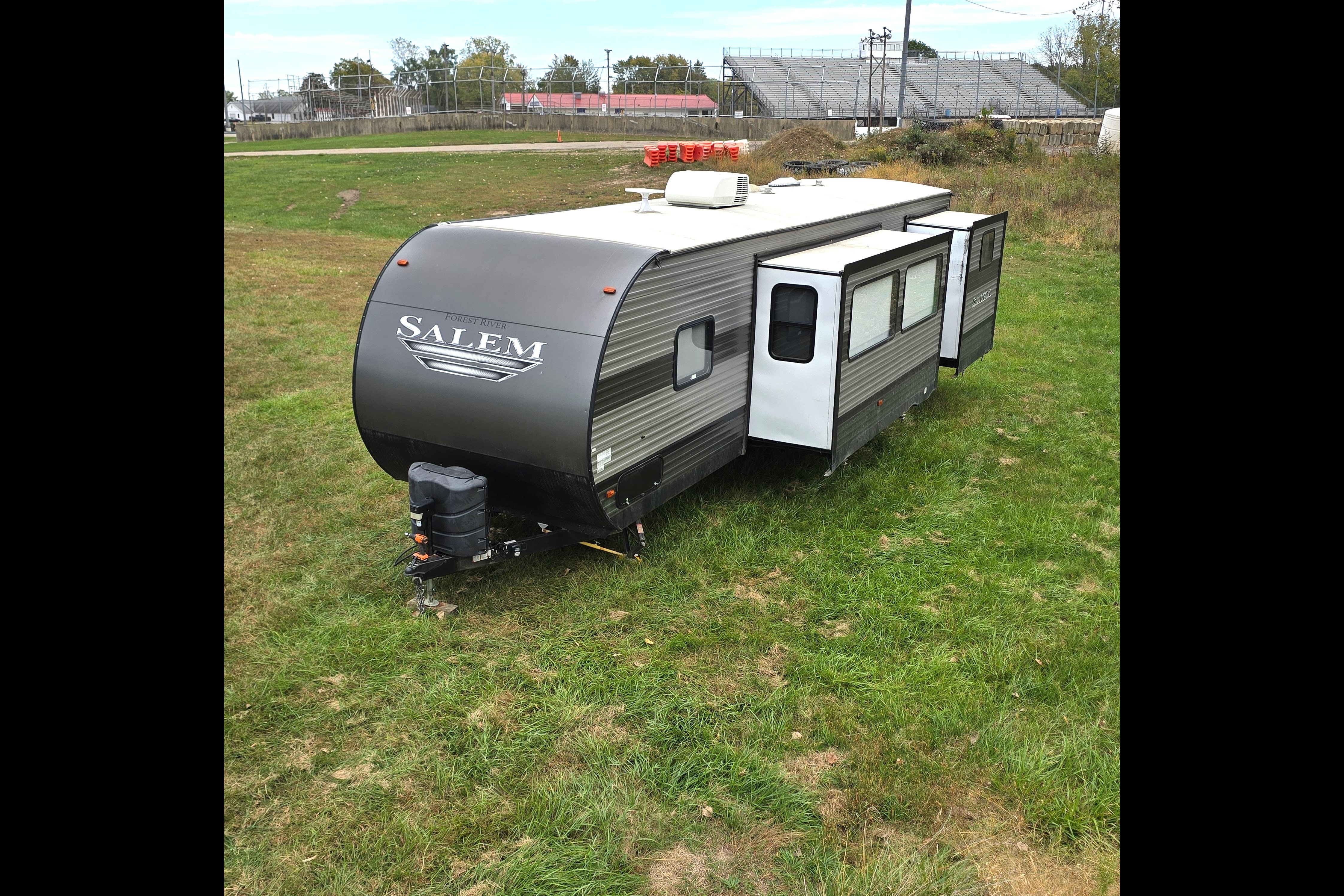 Fireside RV's 2019 Forest River Salem 32BHDS Bunkhouse - LMI1558