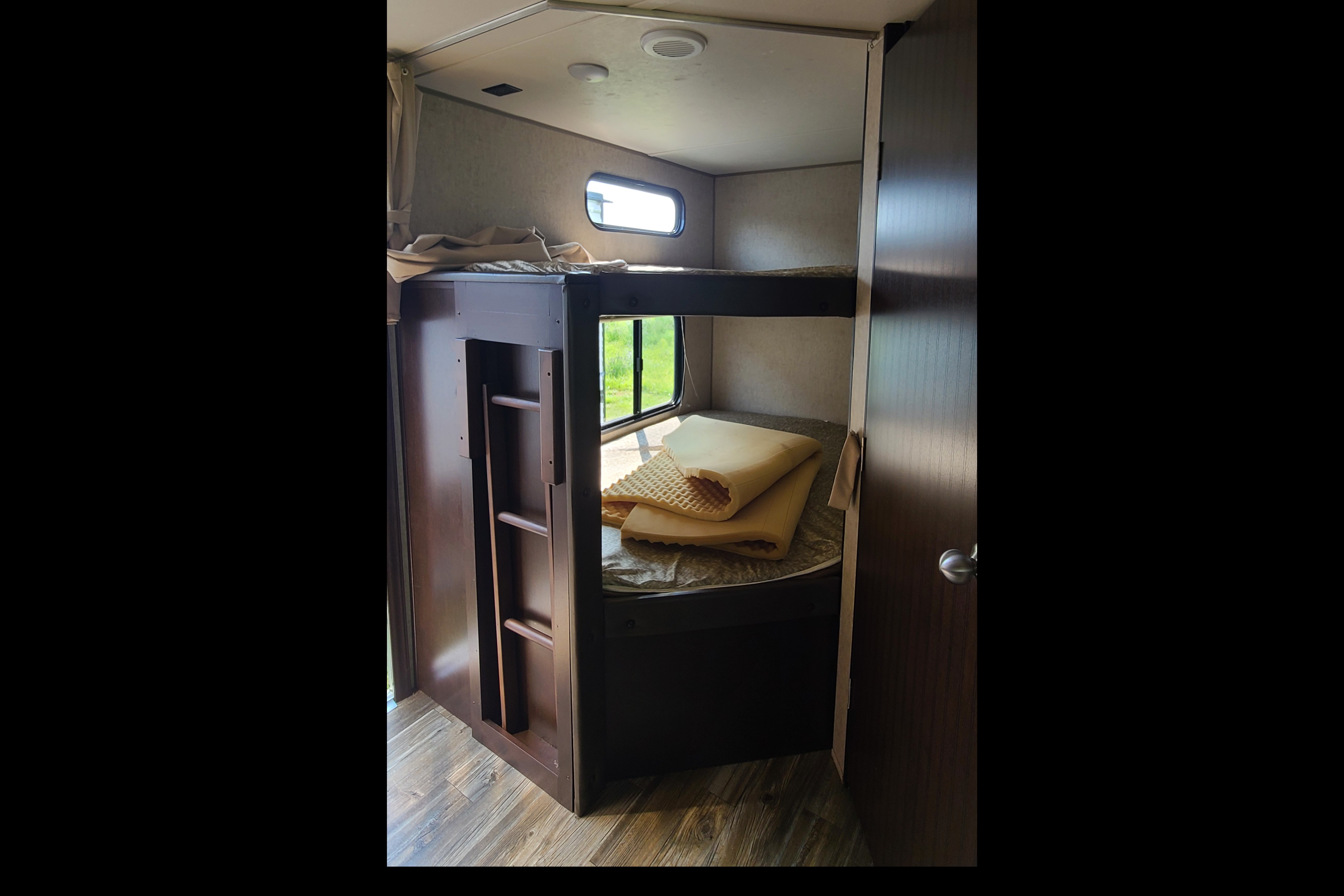 Roomy Inside Cherokee Grey Wolf 26CKSE Travel Trailer