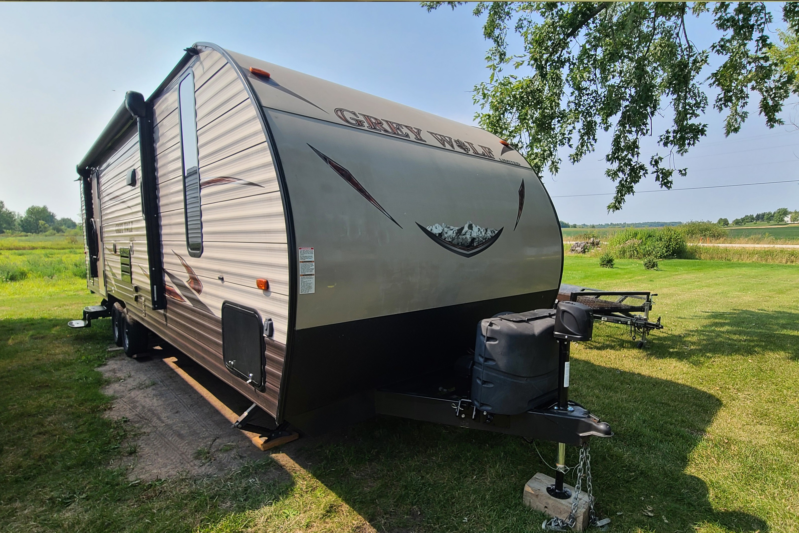 Roomy Inside Cherokee Grey Wolf 26CKSE Travel Trailer