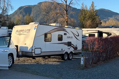 Jesse's Holiday Rambler 237BH Travel Trailer