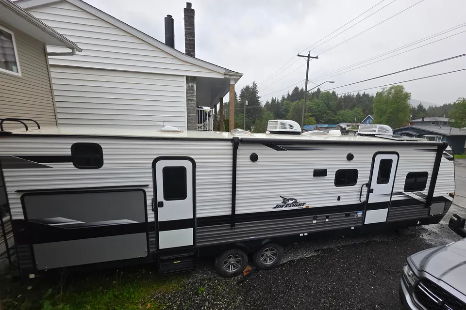 Hunter's Jayco 36bhds Travel Trailer