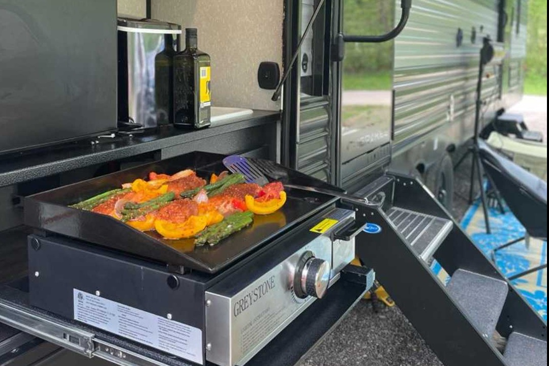 Cherokee Limited 294GEBG, Luxury with Complementary items!