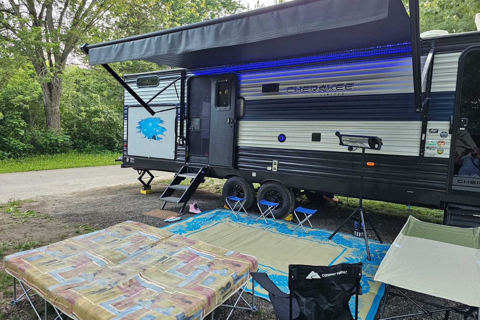 Cherokee Limited 294GEBG, Luxury with Complementary items!
