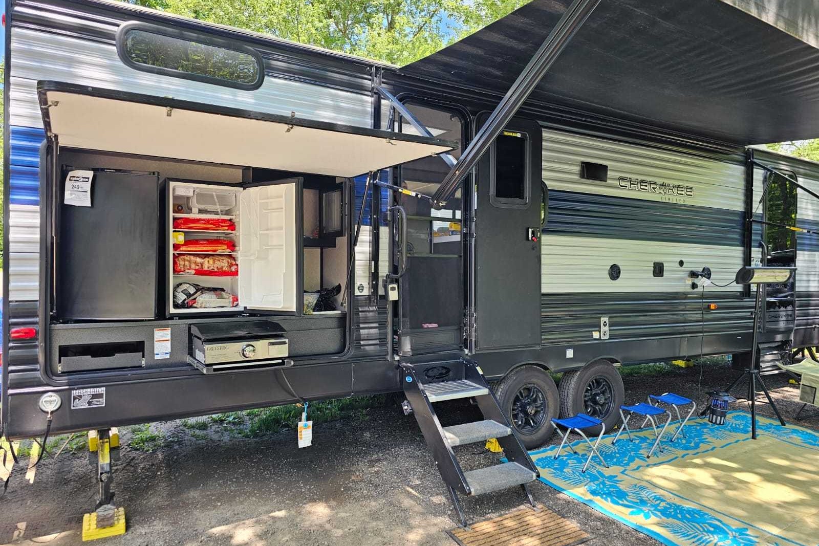 Cherokee Limited 294GEBG, Luxury with Complementary items!
