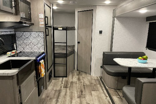 Maria's Coleman 1905bh Travel Trailer