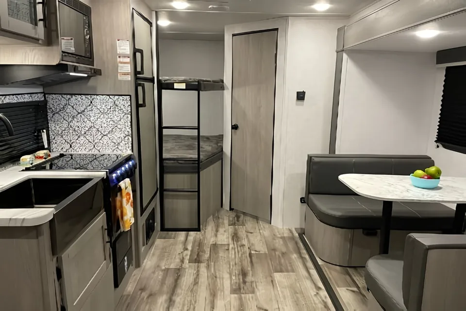 Maria's Coleman 1905bh Travel Trailer