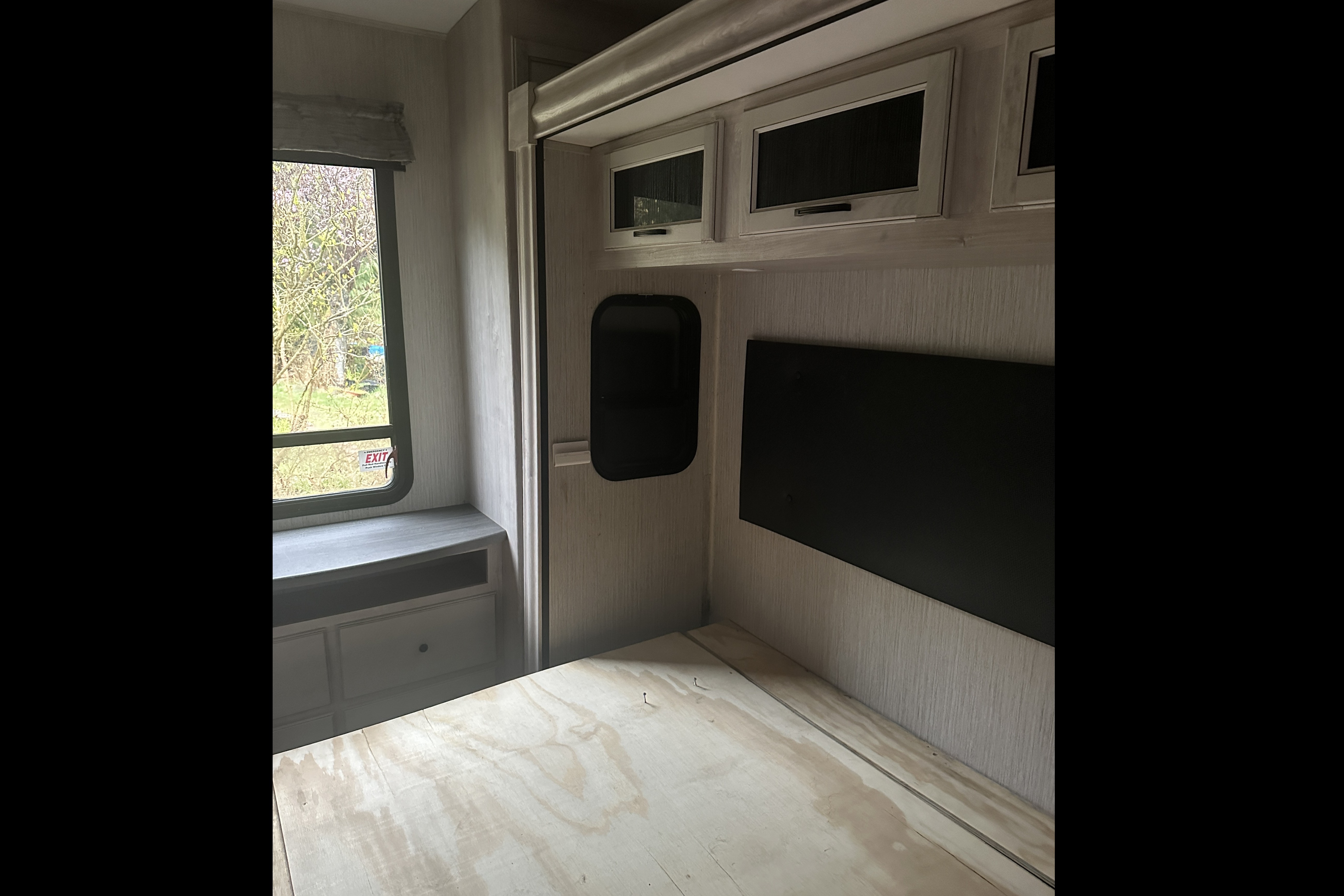 Luxury Forest River SANDPIPER 38' Fifth Wheel - Sleeps 6