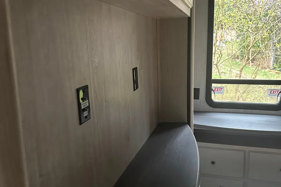 Luxury Forest River SANDPIPER 38' Fifth Wheel - Sleeps 6