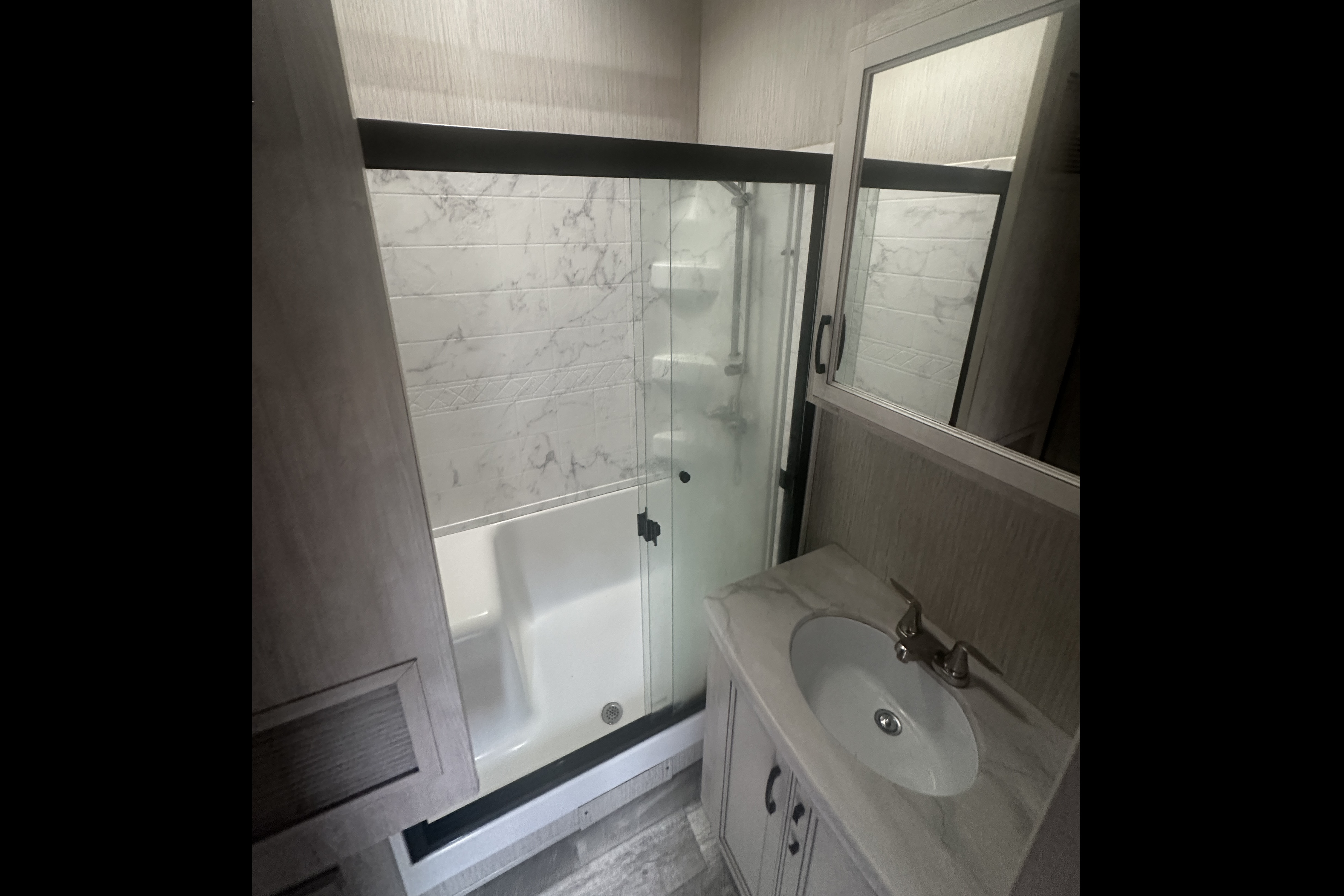 Luxury Forest River SANDPIPER 38' Fifth Wheel - Sleeps 6