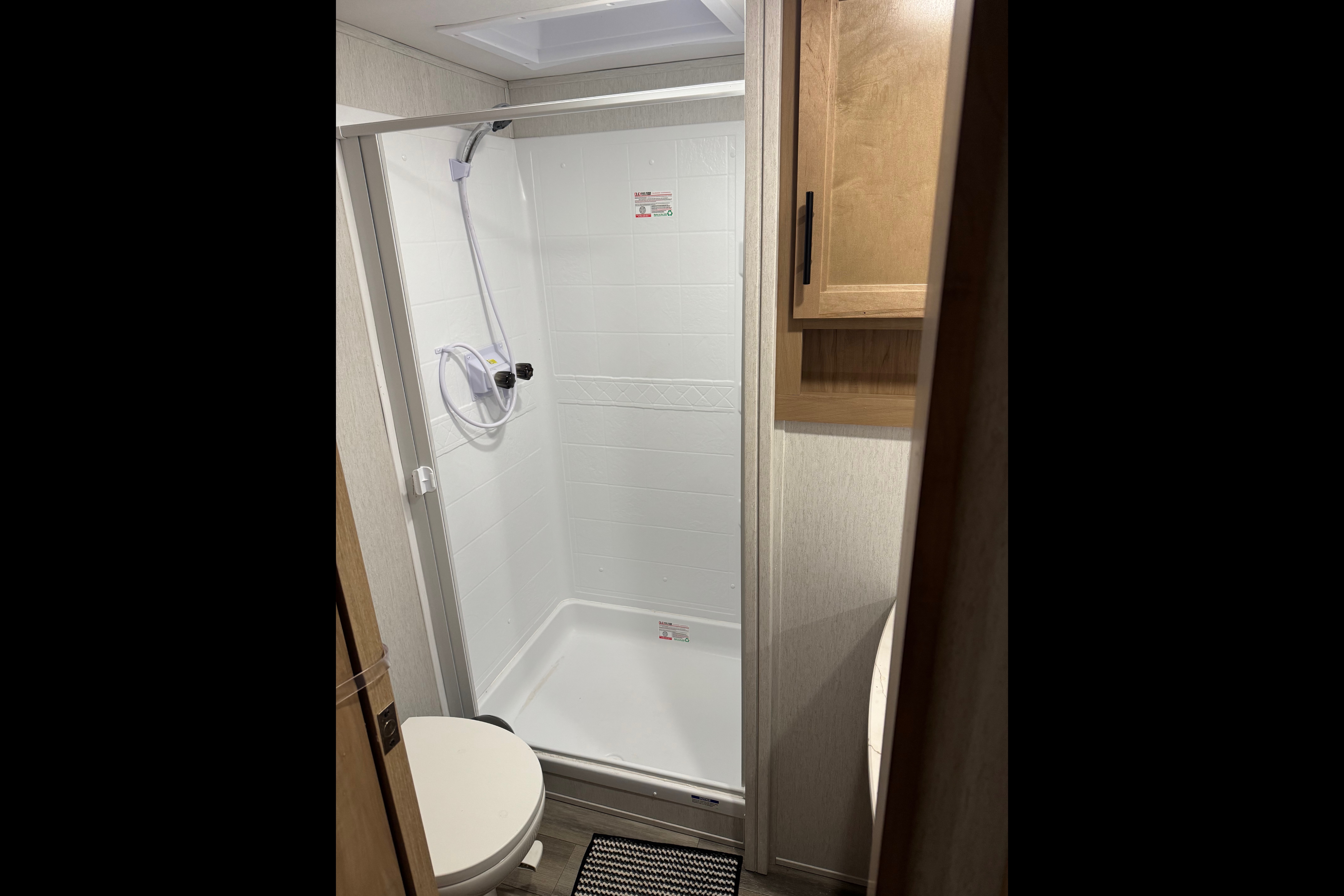 GMs Arctic wolf Fifth Wheel
