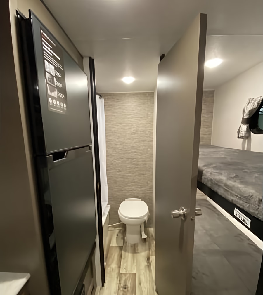 Nina's KZ Sportsmen Classic 181BH Travel Trailer