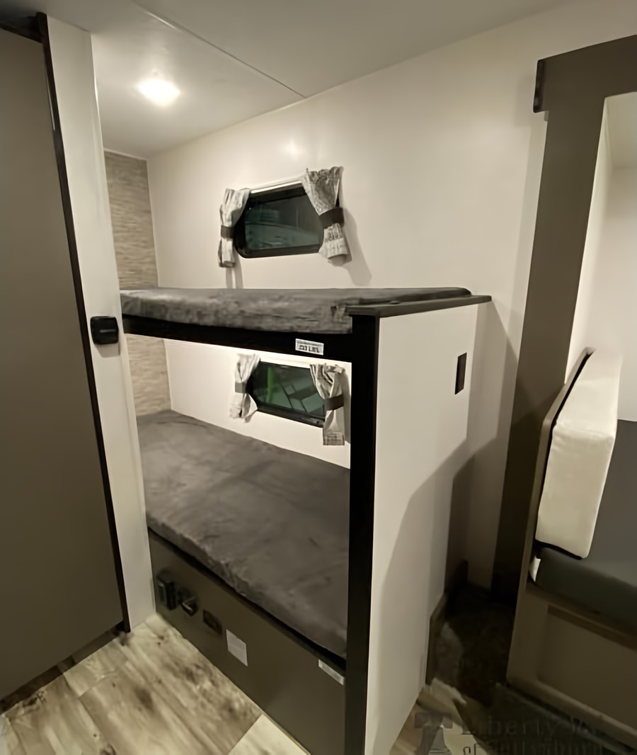 Nina's KZ Sportsmen Classic 181BH Travel Trailer