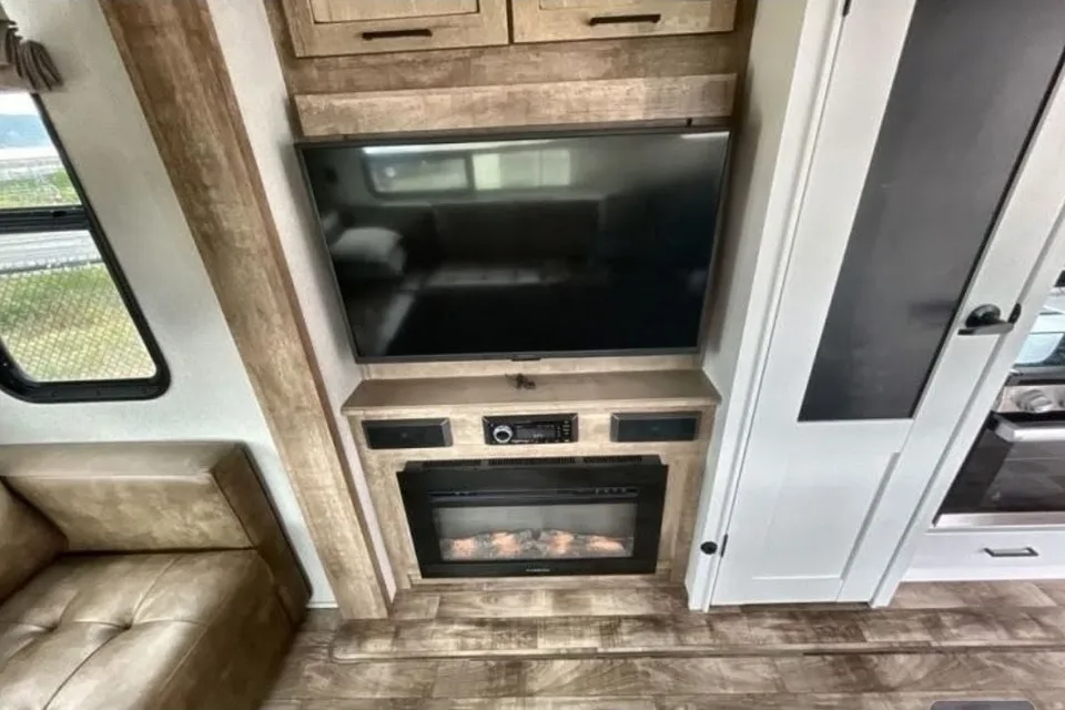 Devin's Keystone Arcadia Fifth Wheel