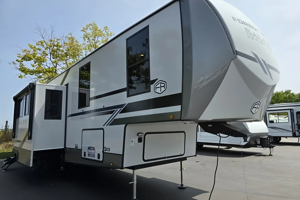 Luxury Forest River Salem Hemisphere 375FAM Fifth Wheel **AMENITIES**