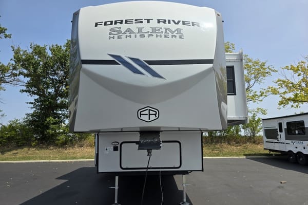 Luxury Forest River Salem Hemisphere 375FAM Fifth Wheel **AMENITIES**
