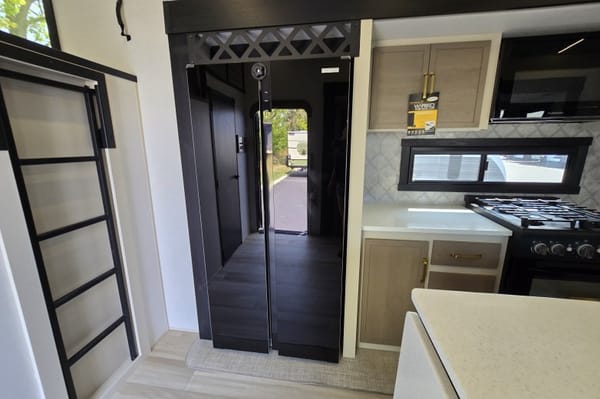 Luxury Forest River Salem Hemisphere 375FAM Fifth Wheel **AMENITIES**
