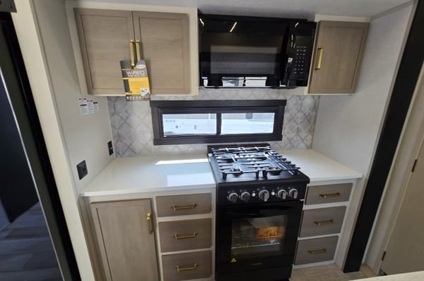 Luxury Forest River Salem Hemisphere 375FAM Fifth Wheel **AMENITIES**