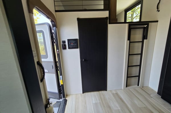 Luxury Forest River Salem Hemisphere 375FAM Fifth Wheel **AMENITIES**