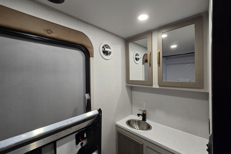 Luxury Forest River Salem Hemisphere 375FAM Fifth Wheel **AMENITIES**