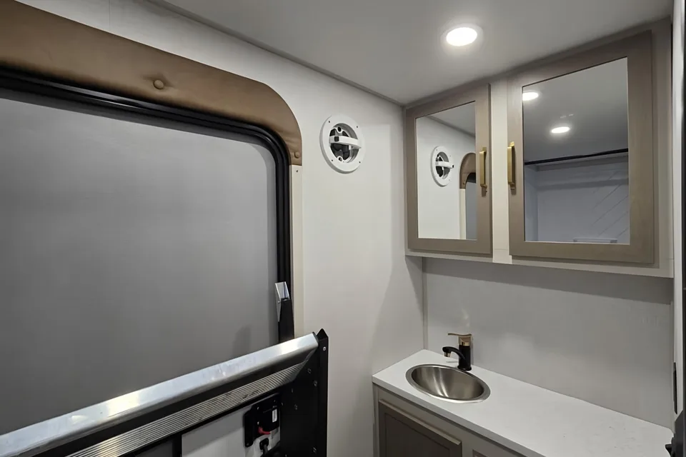 Luxury Forest River Salem Hemisphere 375FAM Fifth Wheel **AMENITIES**