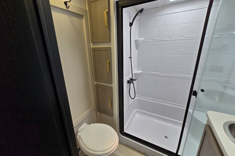 Luxury Forest River Salem Hemisphere 375FAM Fifth Wheel **AMENITIES**