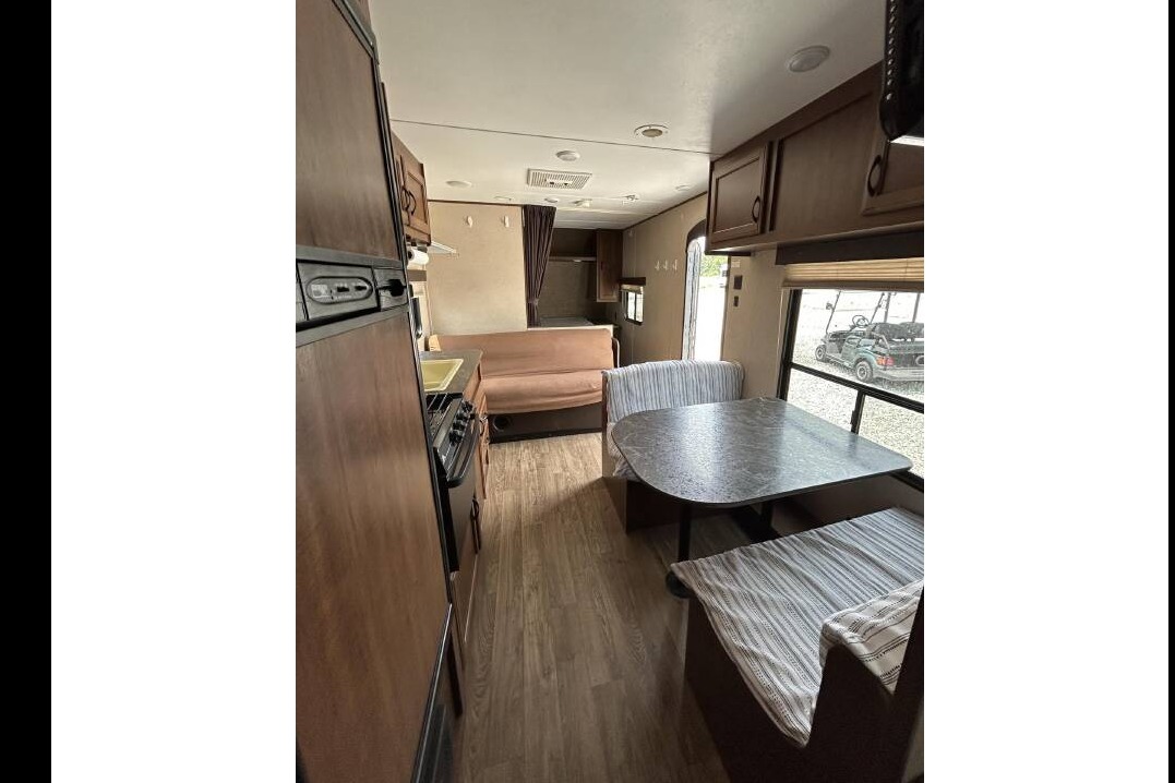 "Sweet Escape" Jayco Jay Flight Sleeps 10 Kid and Pet Friendly