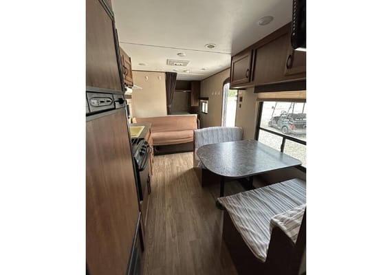 "Sweet Escape" Jayco Jay Flight Sleeps 10 Kid and Pet Friendly