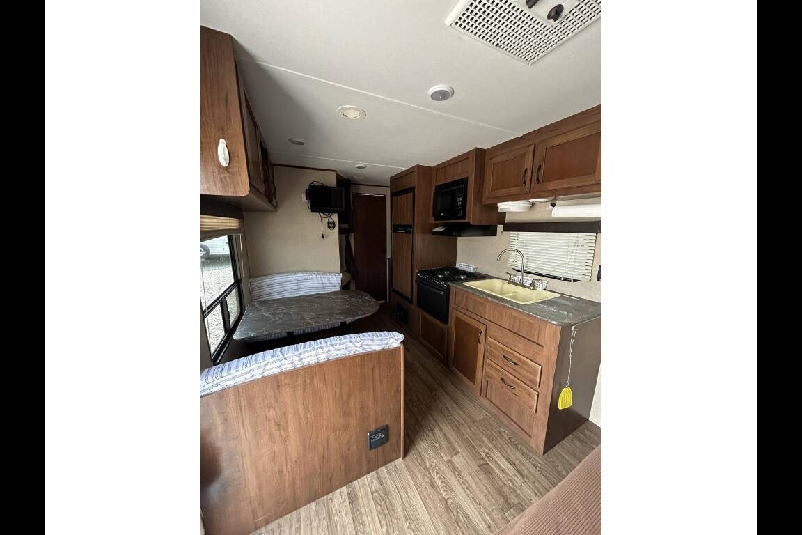 "Sweet Escape" Jayco Jay Flight Sleeps 10 Kid and Pet Friendly