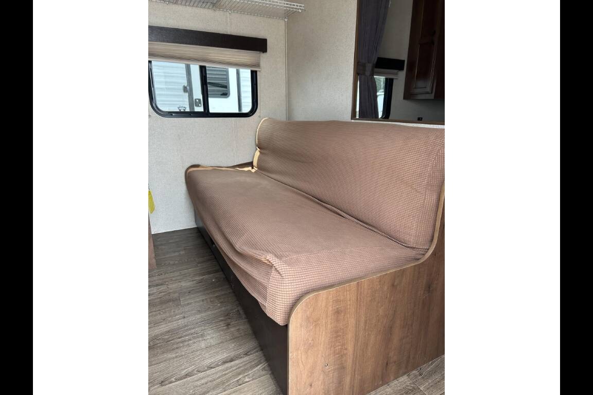 "Sweet Escape" Jayco Jay Flight Sleeps 10 Kid and Pet Friendly