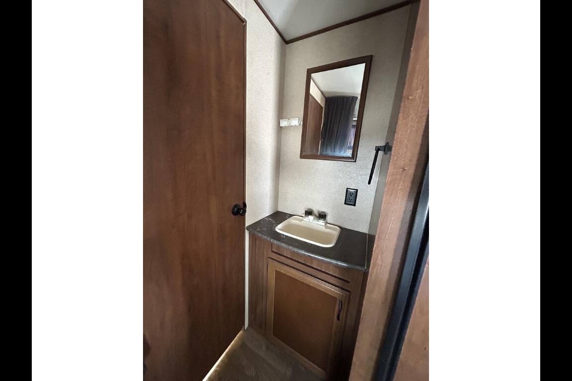 "Sweet Escape" Jayco Jay Flight Sleeps 10 Kid and Pet Friendly