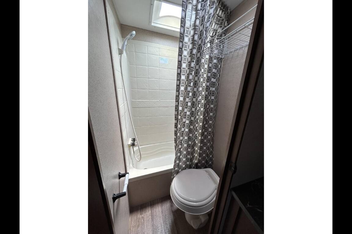 "Sweet Escape" Jayco Jay Flight Sleeps 10 Kid and Pet Friendly