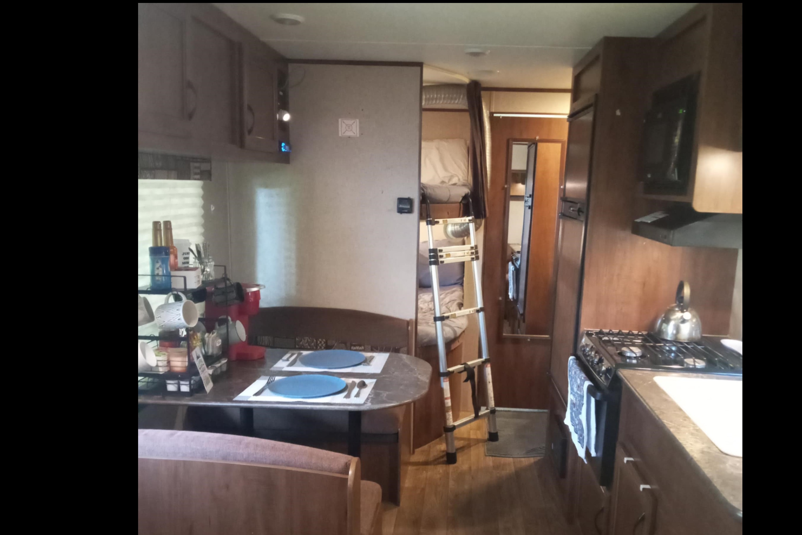 "Sweet Escape" Jayco Jay Flight Sleeps 10 Kid and Pet Friendly