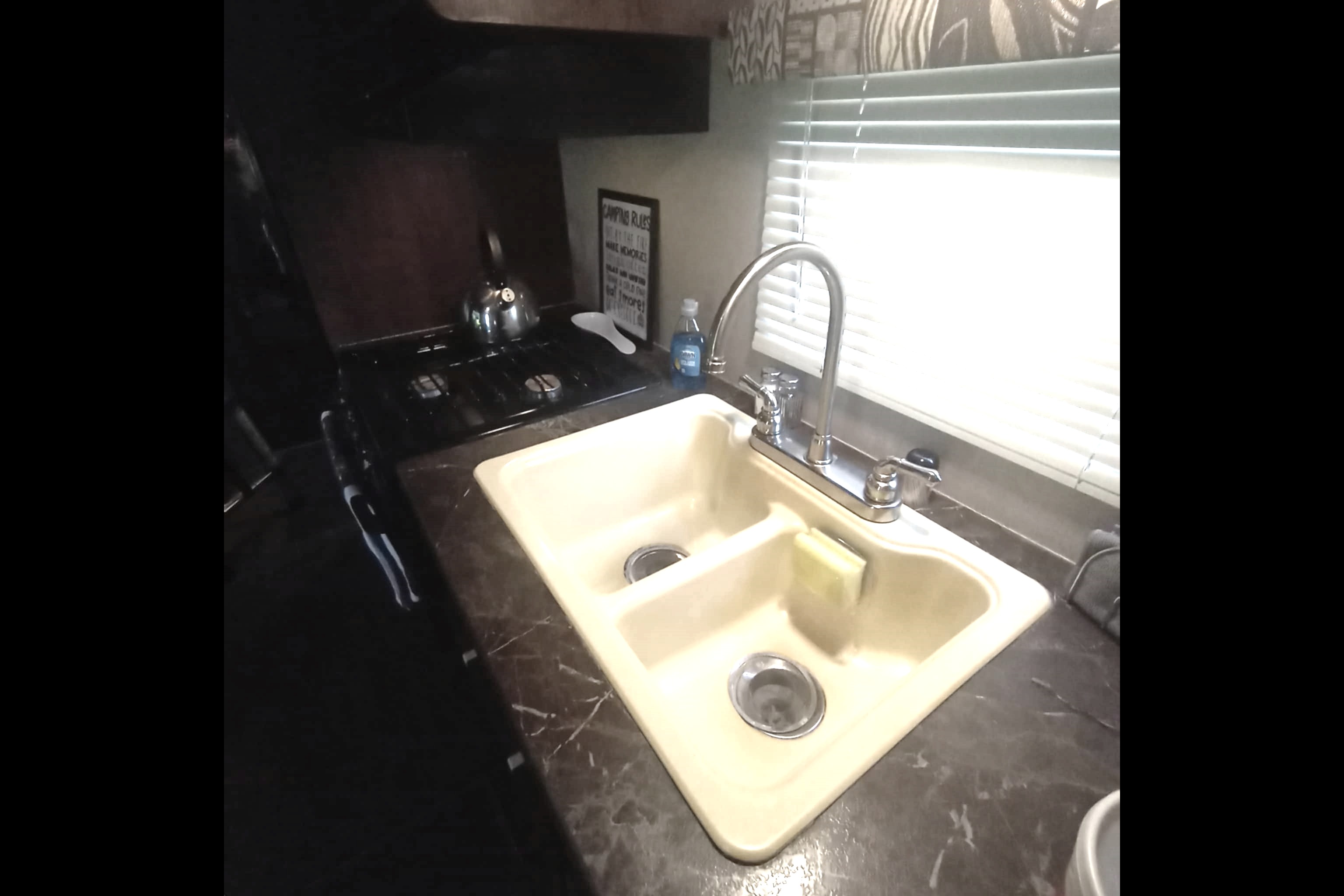 "Sweet Escape" Jayco Jay Flight Sleeps 10 Kid and Pet Friendly