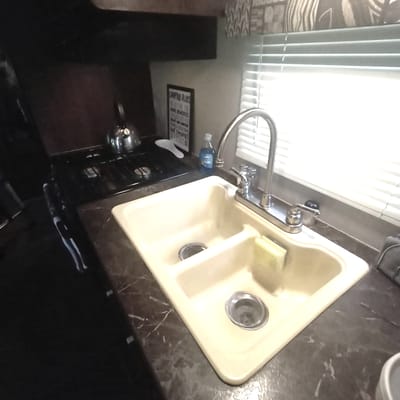 "Sweet Escape" Jayco Jay Flight Sleeps 10 Kid and Pet Friendly