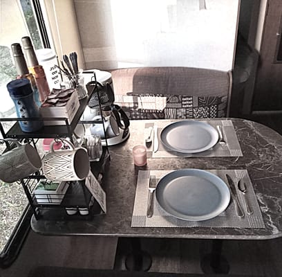 "Sweet Escape" Jayco Jay Flight Sleeps 10 Kid and Pet Friendly