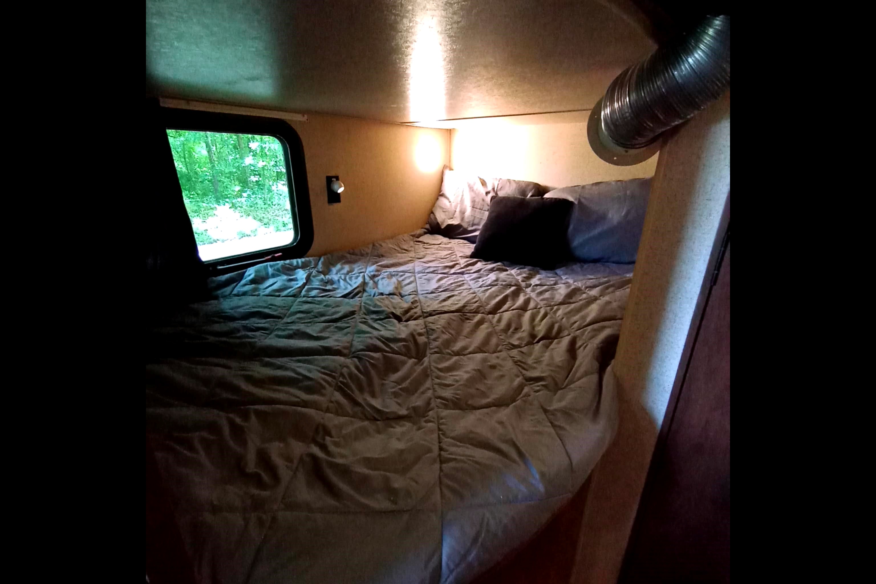 "Sweet Escape" Jayco Jay Flight Sleeps 10 Kid and Pet Friendly