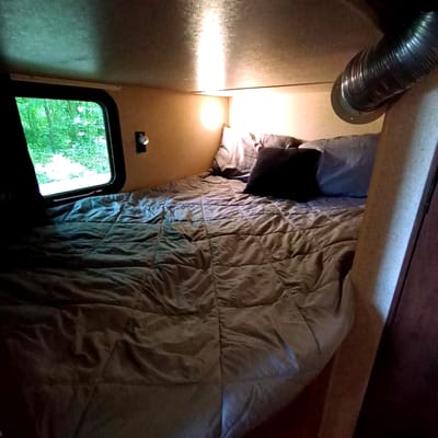 "Sweet Escape" Jayco Jay Flight Sleeps 10 Kid and Pet Friendly
