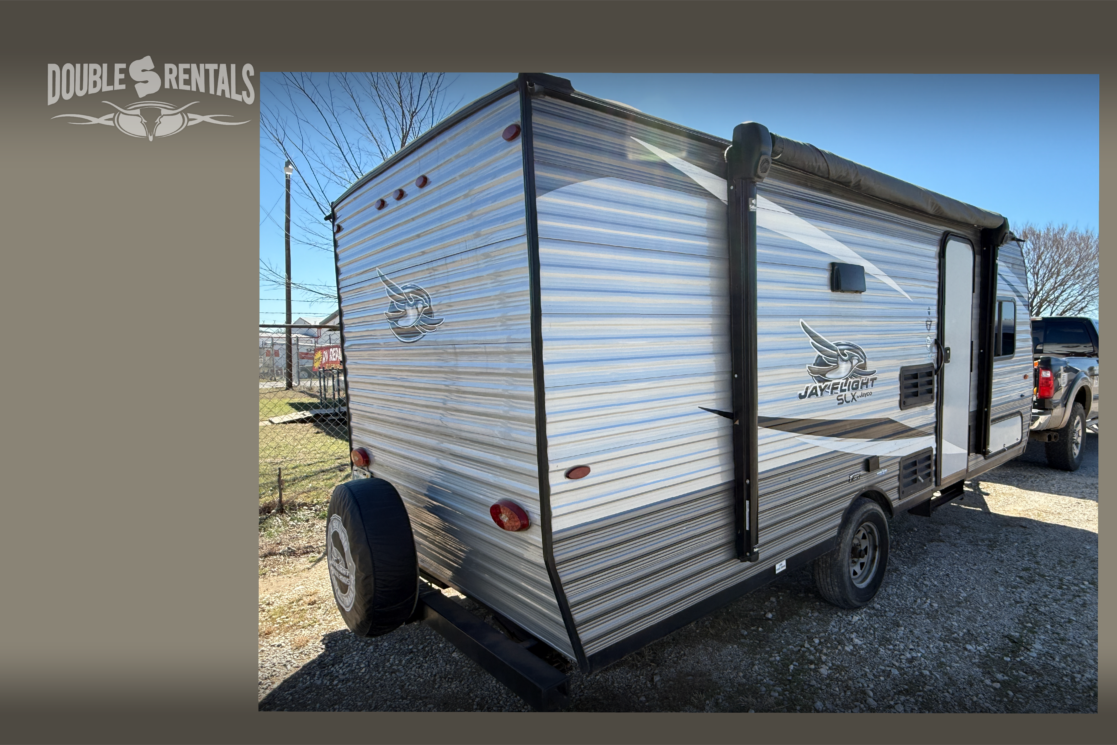 ECONOMY JAY FLIGHT with Queen Bed, Bunks, and Full Bath!