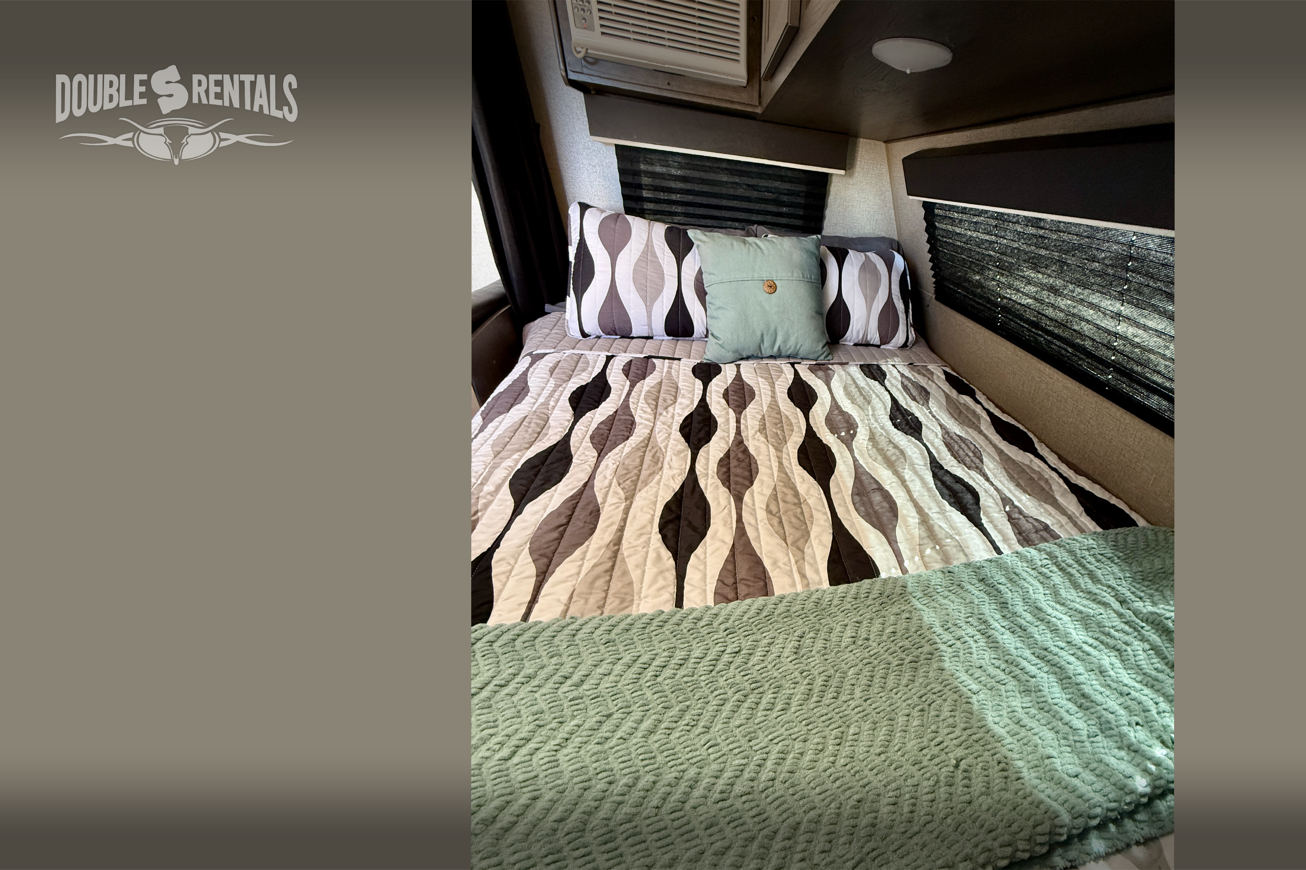 ECONOMY JAY FLIGHT with Queen Bed, Bunks, and Full Bath!