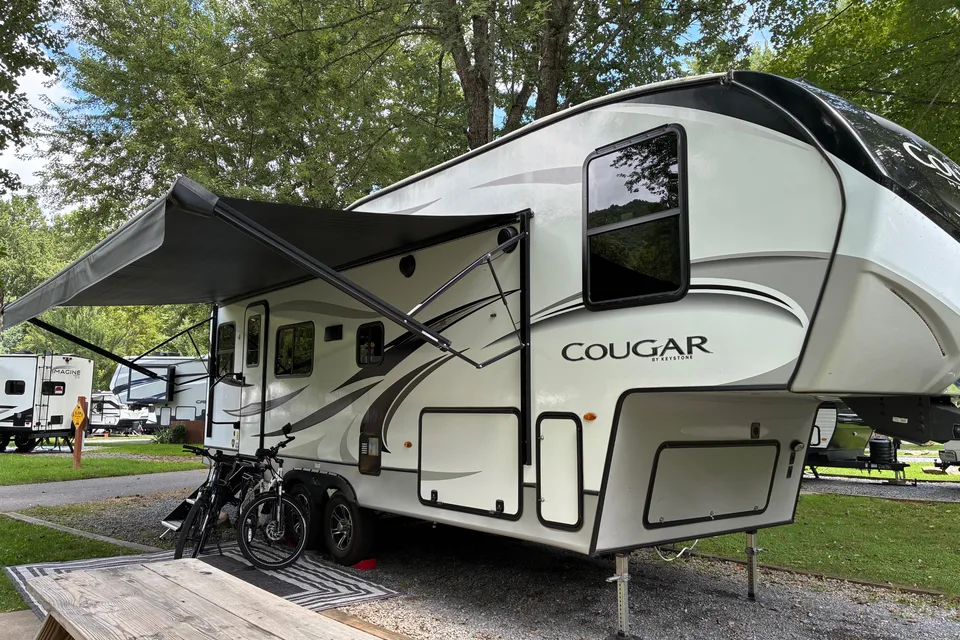 White Squirrel Keystone Cougar 24RDS Fifth Wheel