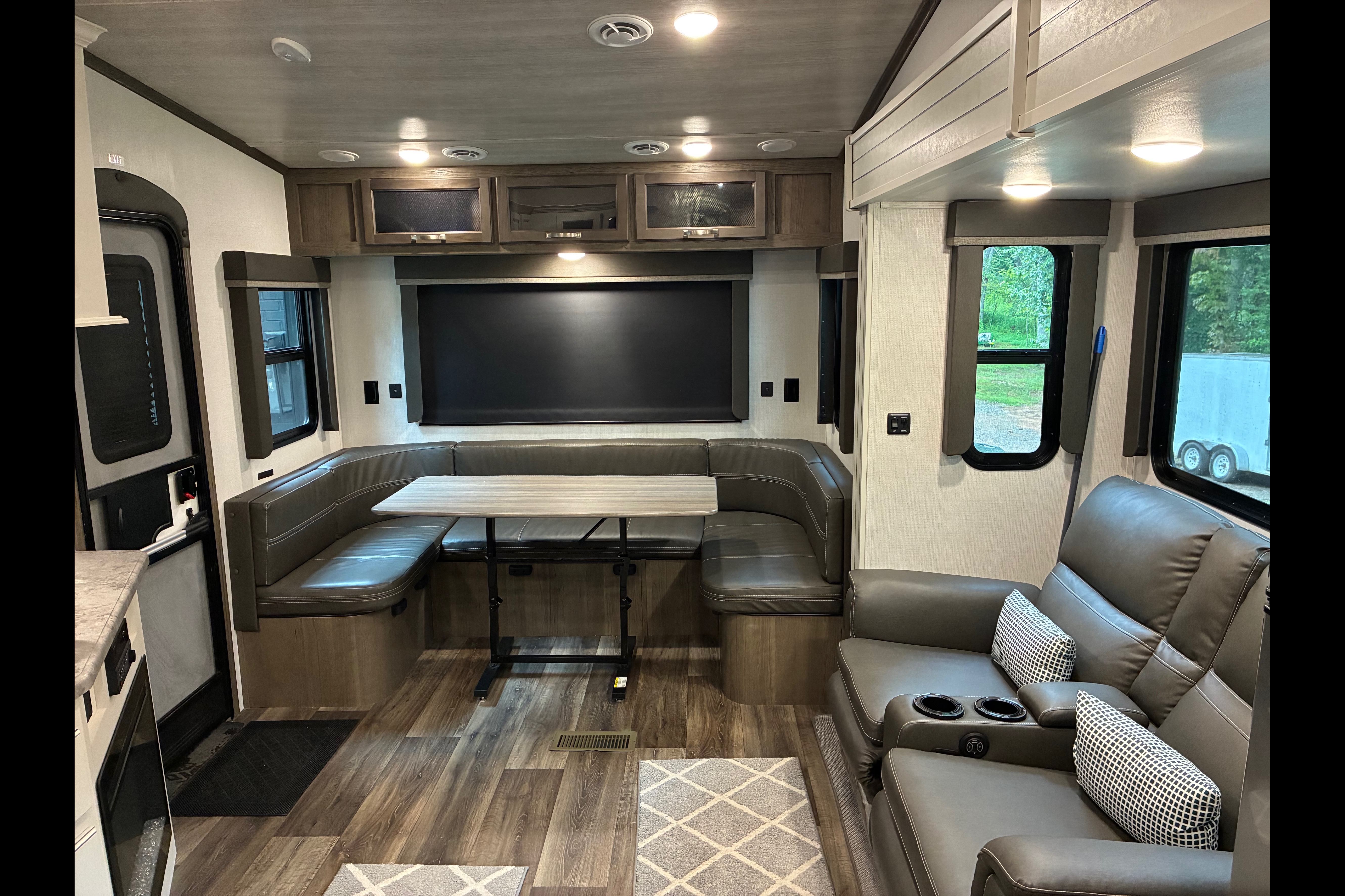 White Squirrel Keystone Cougar 24RDS Fifth Wheel
