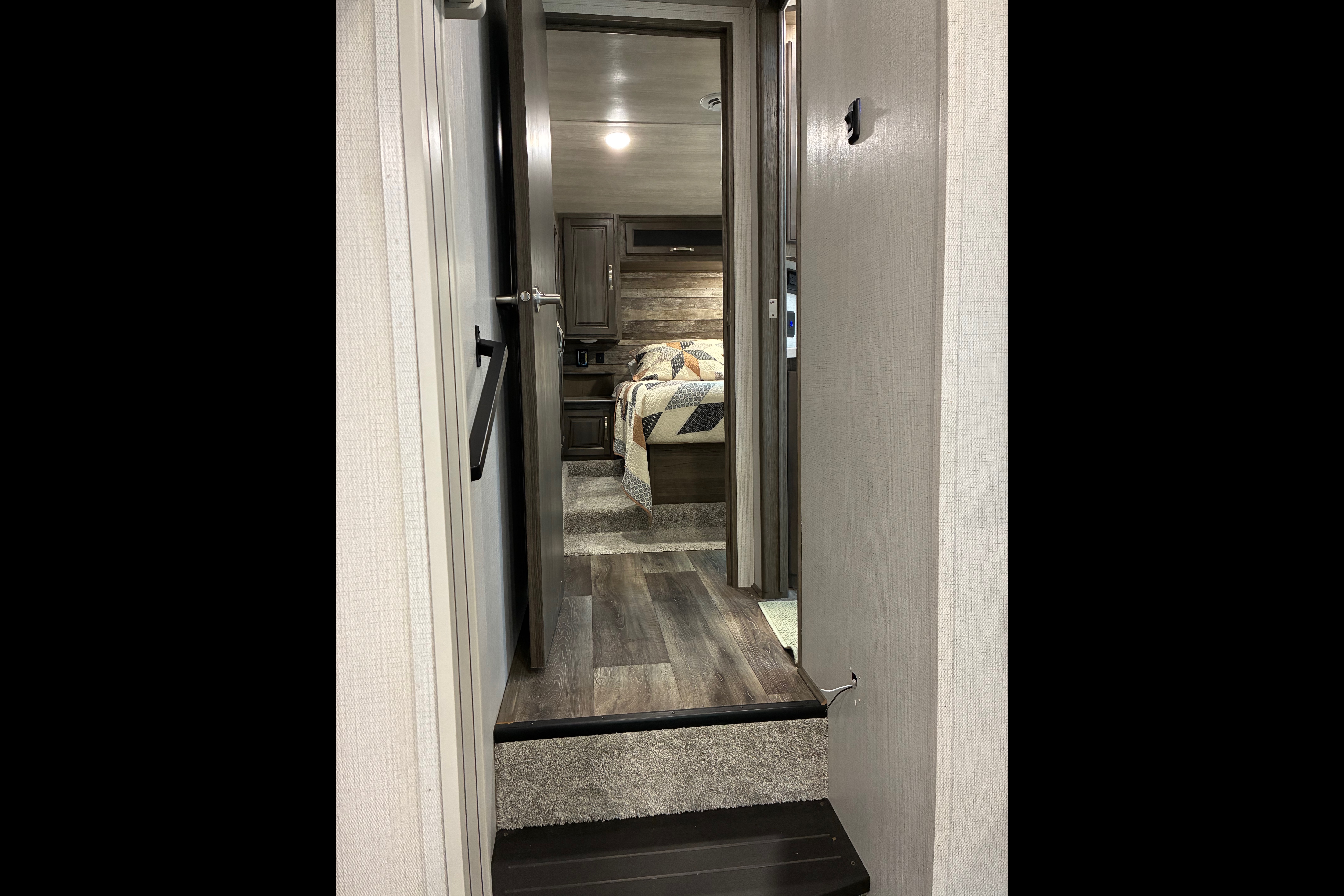 White Squirrel Keystone Cougar 24RDS Fifth Wheel
