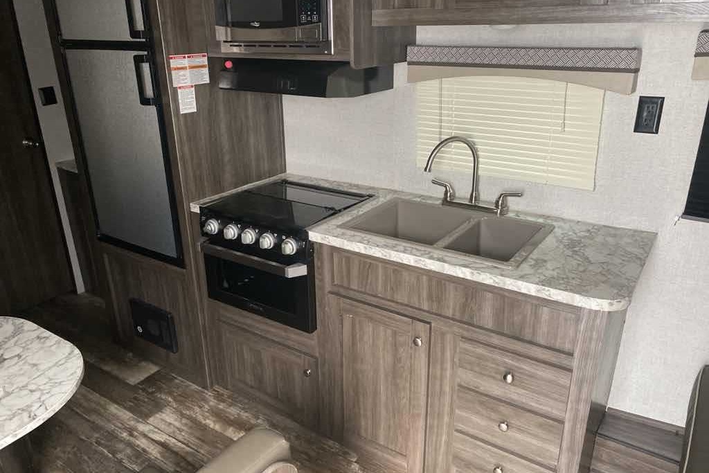 Adventures Starcraft Autumn Ridge 26'