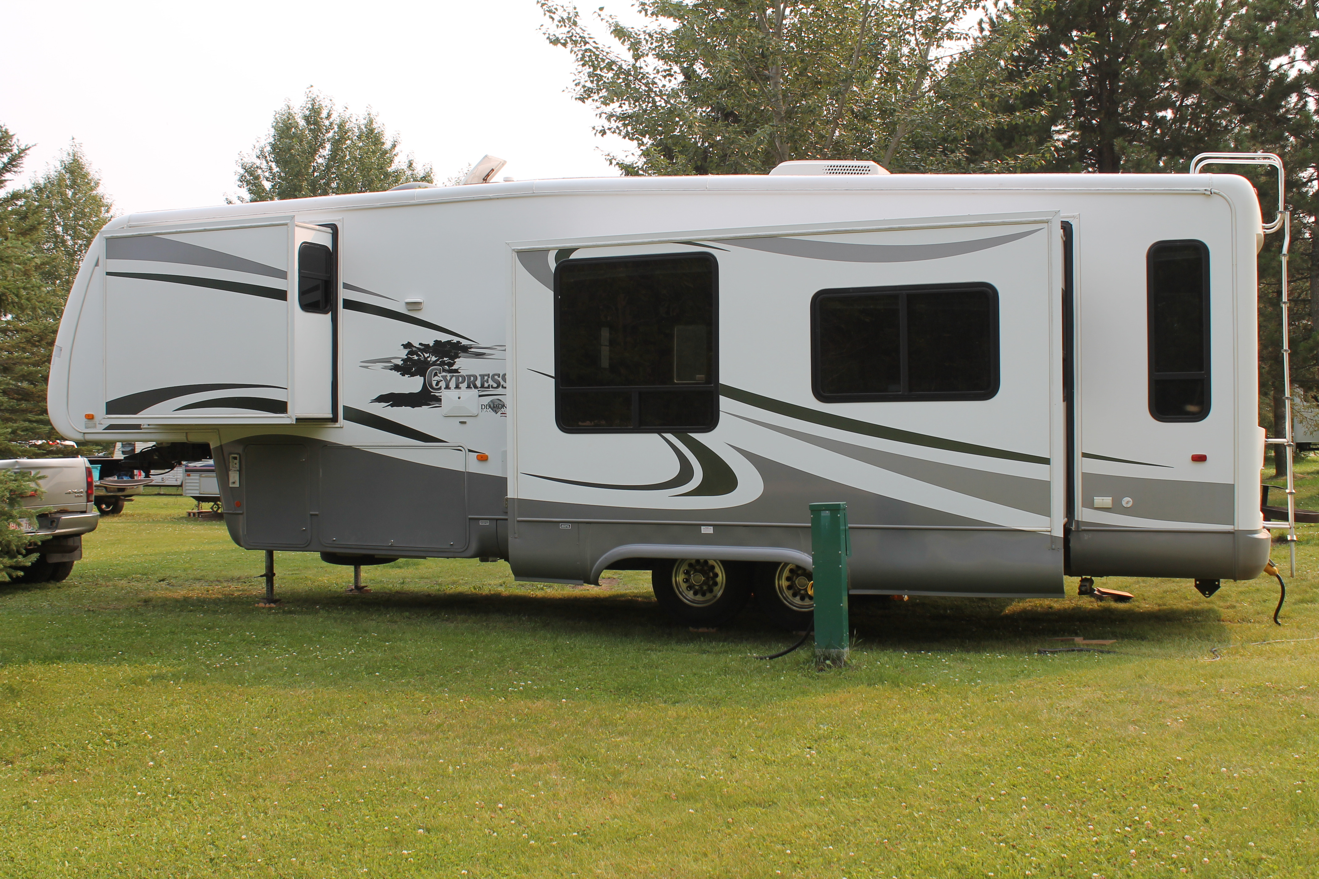 Luxury Newmar Cypress Fifth Wheel