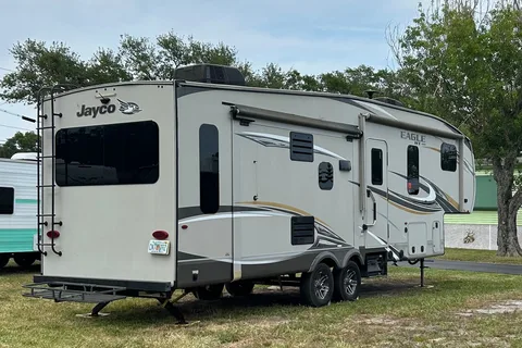 Steve n Mel’s Fun Fifth Wheel