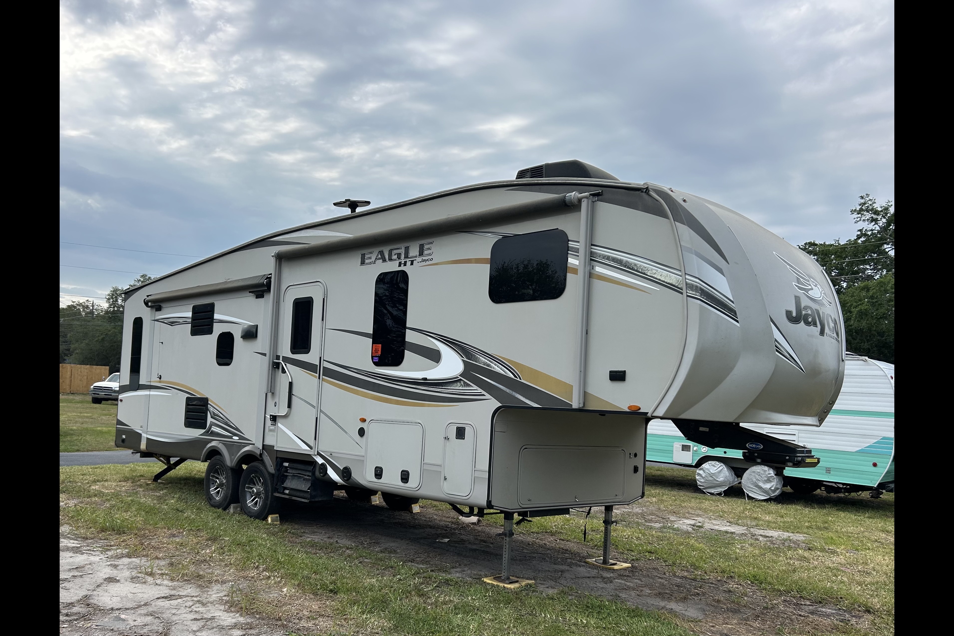 Steve n Mel’s Fun Fifth Wheel