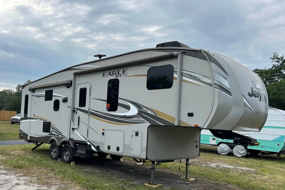 Steve n Mel’s Fun Fifth Wheel