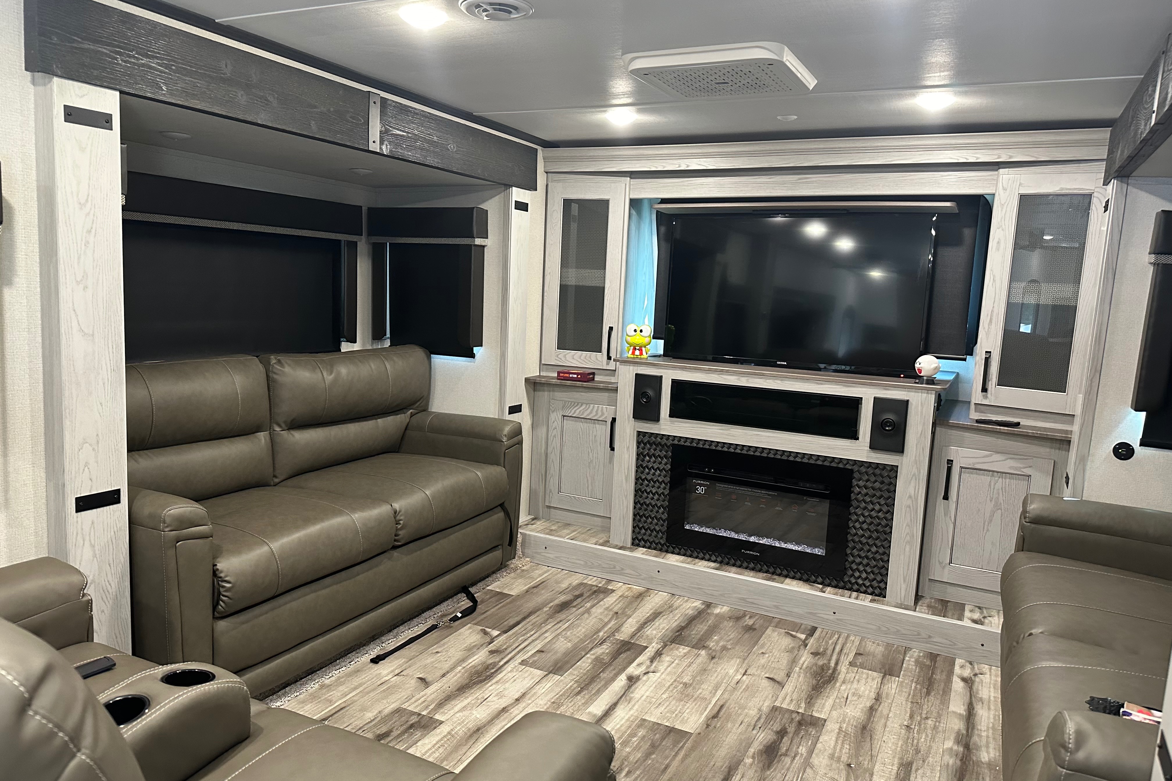 2023 Keystone Montana High Country Fifth Wheel